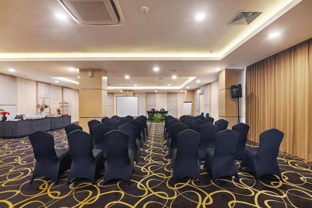 Quest Hotel Darmo - Surabaya By Aston Εξωτερικό φωτογραφία