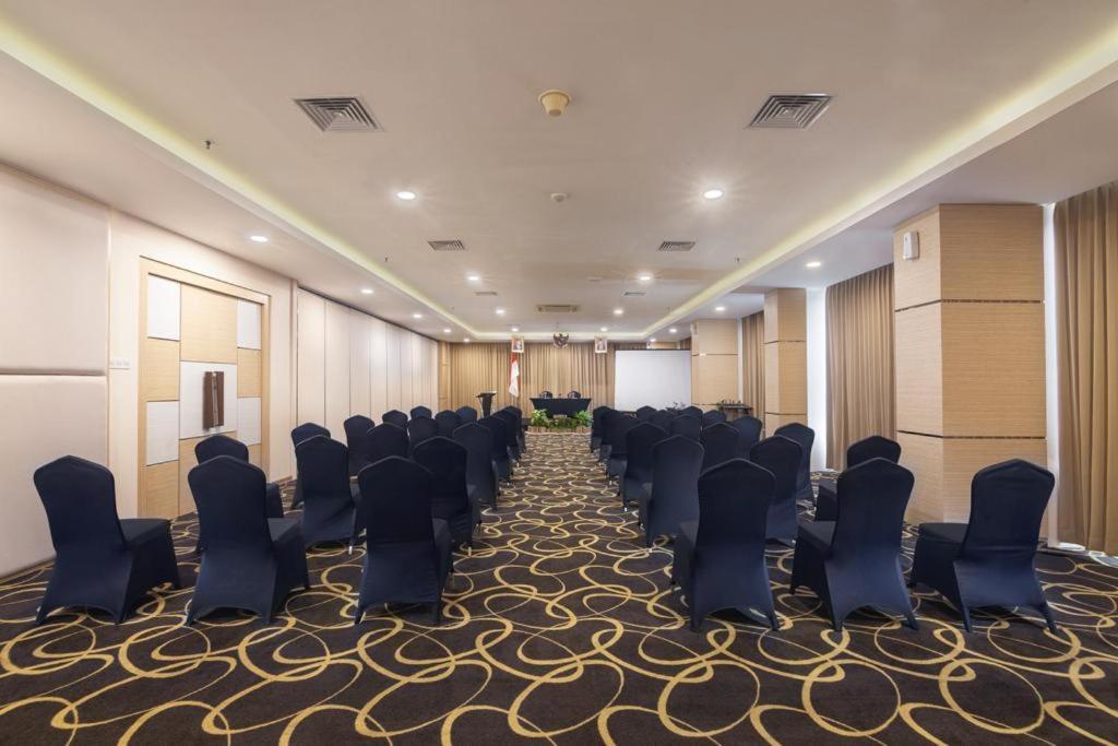 Quest Hotel Darmo - Surabaya By Aston Εξωτερικό φωτογραφία