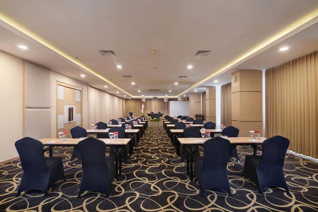 Quest Hotel Darmo - Surabaya By Aston Εξωτερικό φωτογραφία