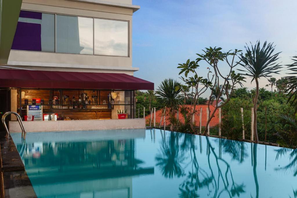 Quest Hotel Darmo - Surabaya By Aston Εξωτερικό φωτογραφία