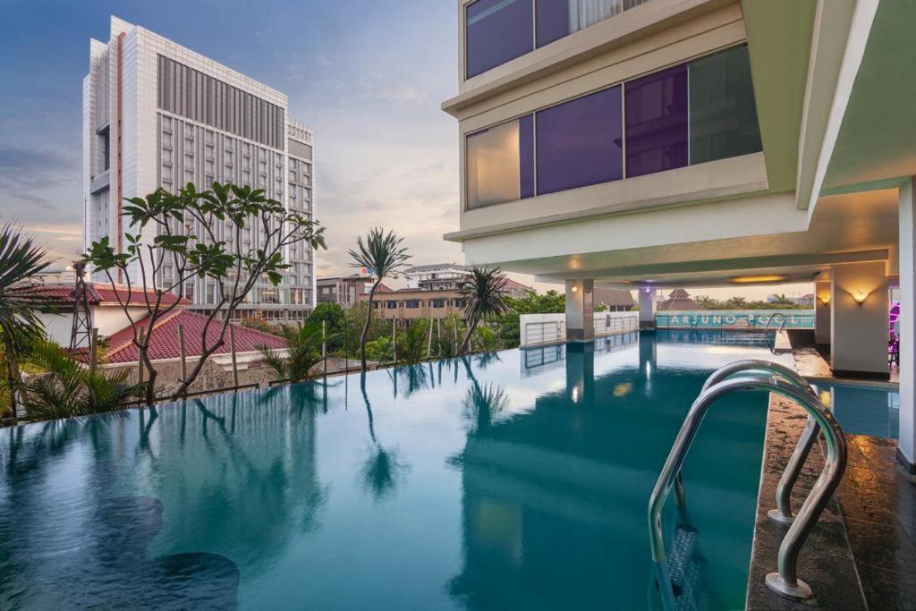 Quest Hotel Darmo - Surabaya By Aston Εξωτερικό φωτογραφία