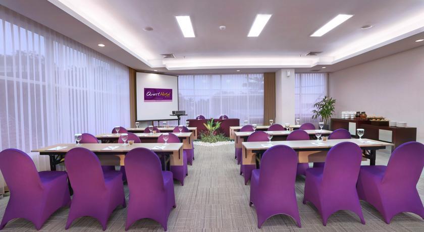Quest Hotel Darmo - Surabaya By Aston Εξωτερικό φωτογραφία
