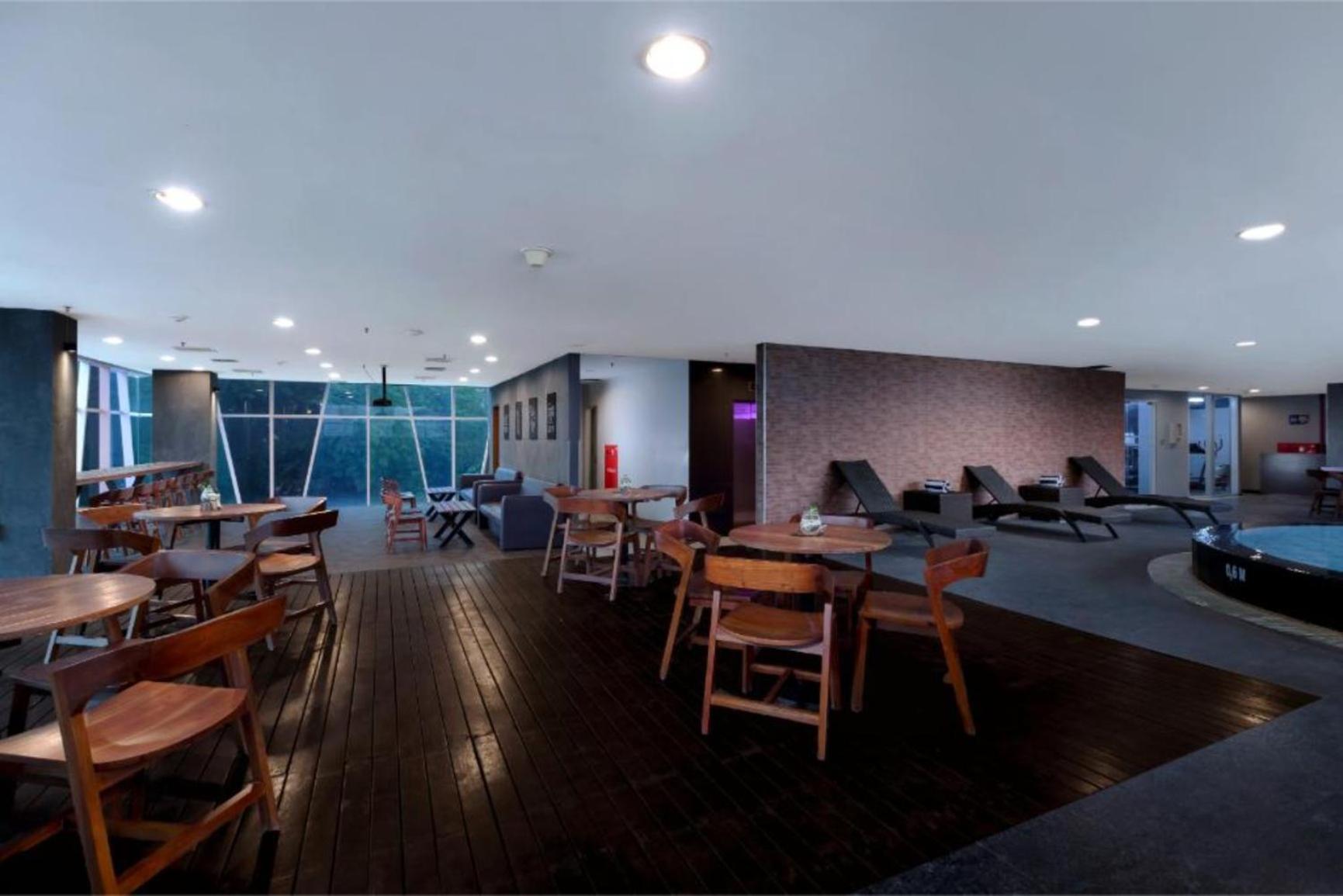 Quest Hotel Darmo - Surabaya By Aston Εξωτερικό φωτογραφία
